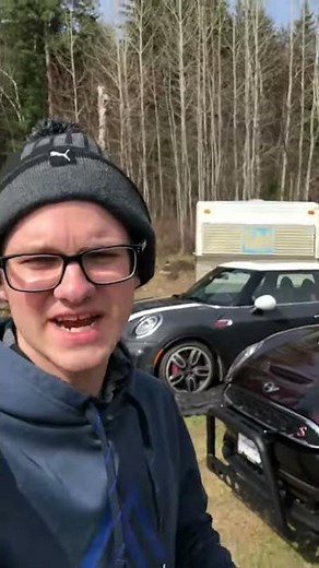 How to connect Apple CarPlay in your MINI...