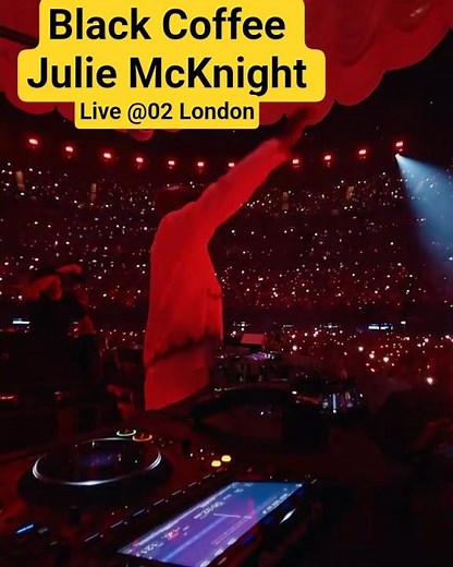 Black Coffee Live at The O2 with Julie McKnight sings 'Finally' acapella over Rapture III #afrohouse
