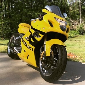 501K views · 43K reactions | #suzuki #gsxr600 #chrome #garwoodcustomcycles #candscustom #yellow #blackandyellow #voodooexhaust #voodoo #avontires #inthedirt | Garwood Custom Cycles | Facebook