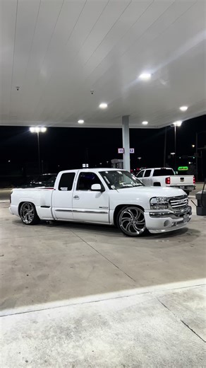 Transforming a GMC Sierra with Stepside: A Stunning Drop Truck!
