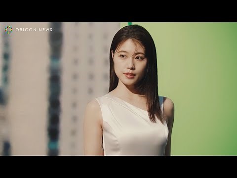 有村架純、純白ドレスで美脚すらり！メイクくずれと闘う強い女性演じる