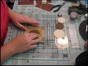 How to Create an autumn inspired mini-scrapbook