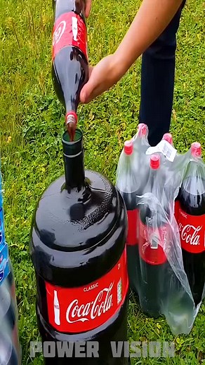 coca cola and giant balloon #cocacola #experiment