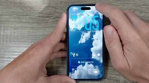 How to Make Clock Bigger on iPhone IOS 26