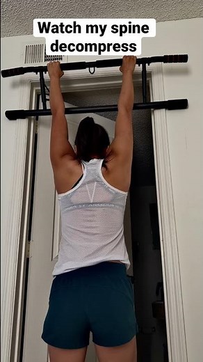 Dead hangs and spine decompression #gym #fitness
