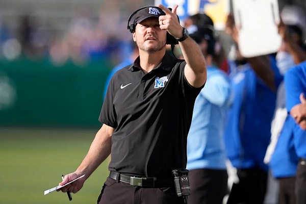 Sources: Arkansas set to hire Memphis coach Ryan Silverfield