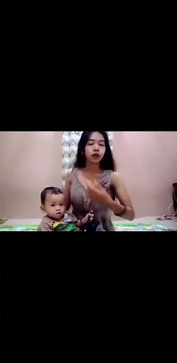 cara menyusui bayi untuk ibu muda | Megga Pegoora