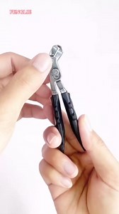 Black Long Handle Toenail Clippers for Seniors Non-Slip Wide Jaw Opening Clipmaster Pro Toenail Clippers with Catcher for Men for Thick Nails Ergonomic Curve Angled Head Toe Nail Clipper Sharp（1pcs）