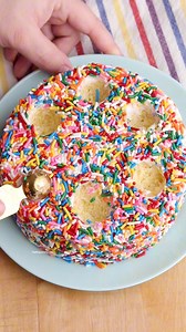 What a genius cake frosting hack! 🎂 #cakehack #bakinghacks | Hello, Yummy