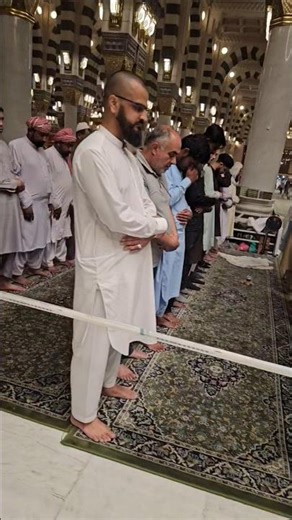 🙌🌹🥰MashaAllah! Beautiful Namaz Scene in Masjid al-Nabawi 🕌💖 #namaz #prayer #ziyarat #madina #shorts