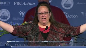 Kim Davis receives award at Values Voter Summit