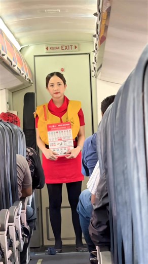 Beautiful Flight Attendant 💙😘 #Pramugari Indonesia #Pramugaricantik #pramugariLionair #wingsair #Lion Group #cabin crew #cabin life #flight #flightattendant #life #stewardess #pramugariidola #travel #airport #pramugari | Pramugari Idola