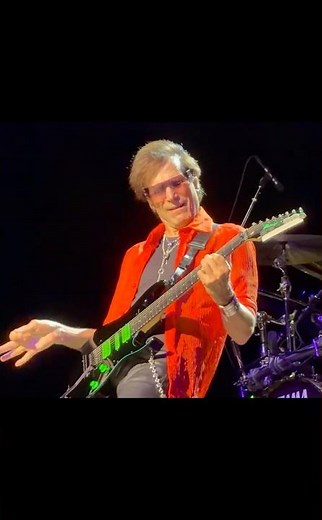 Steve Vai’s Guitar Solo Was INSANE 🎸 Front Row 4K