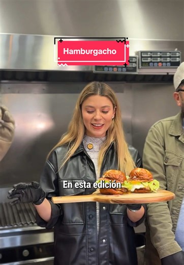 Corre a probar el “hamburgacho” nuestro delicioso homenaje al llapingacho un shake de chichimora con todo el sabor de la @Susy Juice 🤌🏻 Celebremos los 75 años de las Fiestas de Ambato con este delicioso tributo que te hará volar la cabeza 😮‍💨 Gracias a @Carla Medrano por esta creación ✨ Solo por 4 días ‼️ - Viernes 13 - Sábado 14 - Domingo 15 - Lunes 16 Te esperamos en Ambato. 📍 Olmedo y Francisco Flor