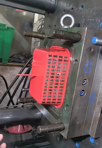 How Injection Molding Plastic Works: Basic Steps and Uses