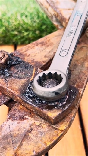 Easy Trick to Loosen Old Rusted Nuts & Bolts 👍 #craft #handmade #skills