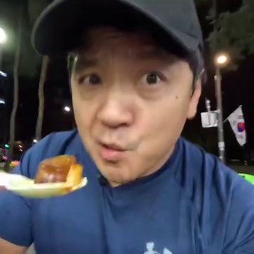 I wake up at 3AM to indulge in a late-night feast at 7-Eleven, followed by the "Most Beautiful" Cake in the world at However Cafe! 🌙🍰 Location: However You Want Cafe, Seoul South Korea | Strictly Dumpling