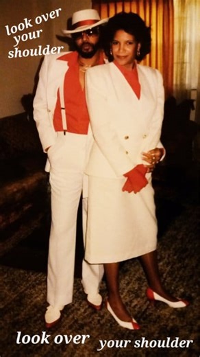 10K views · 438 reactions | S/ ASH/ LOOK OVER YOUR SHOULDER/ THERE I'LL BE/ We loved doing our poor mans version of Jennifer & Jonathan Hart on HART TO HART  藍  We called our selves MAC TO MAC  藍 Nothing like doing fashion having fun & not taking yourself to seriously doing it/ They had fun on HART TO HART with entertainment & being fashionable/ | Billy Mccall | Facebook