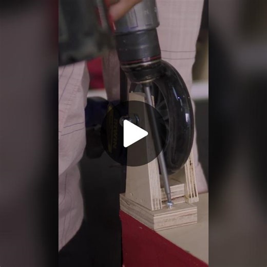 A good farm wagon rolls on sturdy running gear, and so does a good toy wagon. #diygifts #kidswagon #kidswoodentoys #woodworkingfun