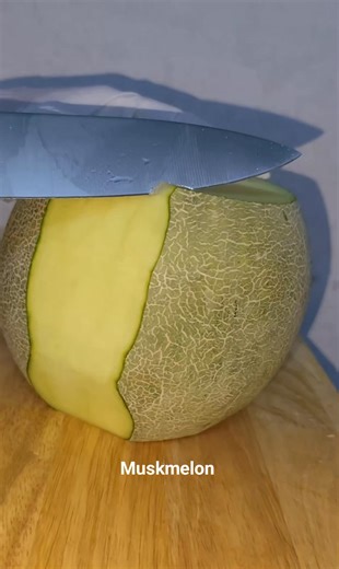 Cutting the Muskmelon . Fresh & Healthy fruit for life............... #muskmelon #cuttingfruits #reel #asmr #fruits | Yi Mon Thant