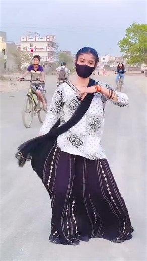 Incoming Band Bawe Outgoing Chalata |Khesari Lal Yadav ||Bhojpuri Holi Song#viral #shorts #dance