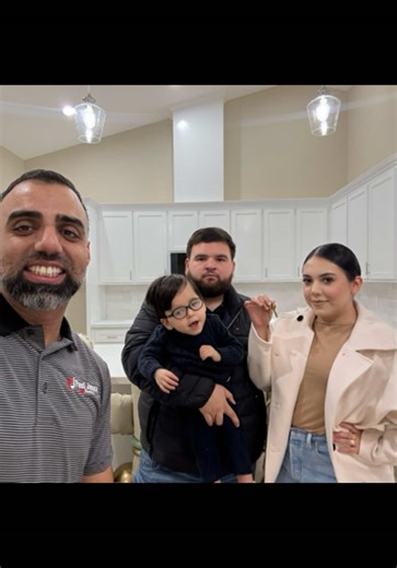 Shafter’s last new homeowner of 2025! 🏡✨ Who’s ready to move in 2026? Congratulations to Charlie and his family on their new home in Santorini. We connected in September, created a strategy, and turned the goal of homeownership into reality. There’s no better way to start the New Year than with a brand-new set of keys. 🔑🎉 📲 Schedule your appointment today 📞 Call/Text/DM 661-444-9963 Paul Jassar | REALTOR® Helping you move smart—and move ready. DRE#02034200 Real Estate Professionals of Baker
