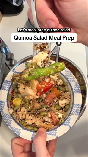 Let’s meal prep my quinoa salad! It’s a loose recipe, usually I change it depending on what vegetables I have 3 cups cooked quinoa 1 bag of asparagus Chicken breast Bell peppers 2 beefsteak or 3 Roma tomatoes 3 shallots Feta cheese Hemp seeds Dried edamame for topping Dressing: Olive oil Juice of 1 lemon Red wine vinegar 1 tsp of honey Italian seasoning Garlic powder Pinch of salt Mix together and enjoy in the fridge for about a week! #mealprep #healthymealideas #quinoasalad #cooking #fyp