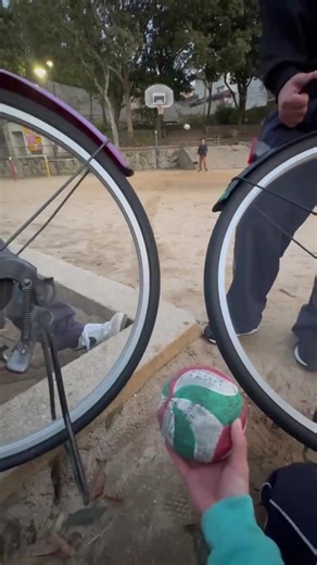 This is crazy 🤯 Get these guys playing Cycle ball 🔥 @ゆうと 🎥 #Cycling | cycling