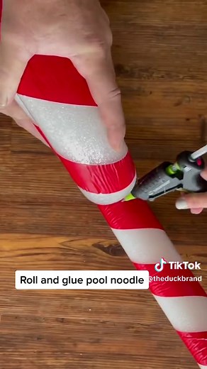 If only candy canes really came in this size 😋 Check out this easy (and tasty) DIY holiday craft! 🎥: @eHow #DuckTape #ducttape #holidaycrafts #christmascrafts #diy #crafts
