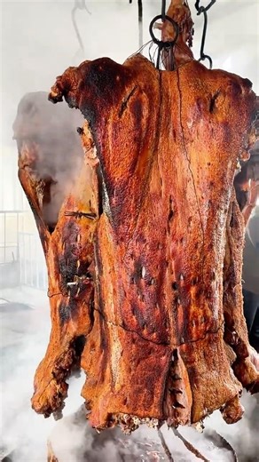 The Most Satisfying Crunch: Earth Oven Crispy Roasted Pig | Home Kitchen China