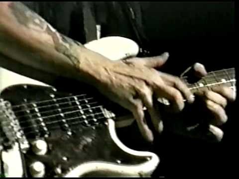 Mick Mars Guitar Solo- Dr Feelgood (1997)