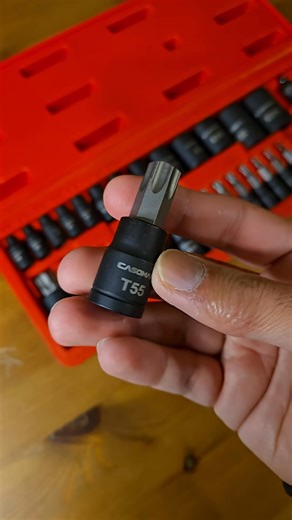 Casoman 32 piece Torx & E Torx socket set with sizes T8 to T70 and E4 to E24, built for professional automotive repair. Chrome vanadium steel, impact adapters, and laser etched markings for durability and p | The tool pit