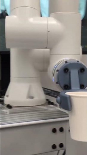 新入社員が早速ロボットを操作! 株式会社MIRAI-LAB