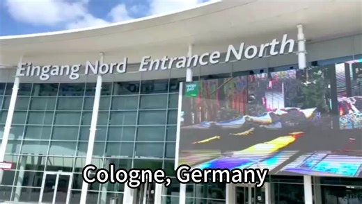 Modern 6-Seater Aluminum Outdoor Dining Set with Adjustable Reclining Chairs Patio Table and Lightweight Garden Furniture