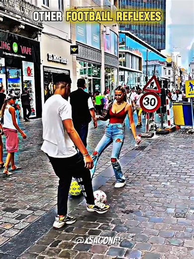 Normal reflexes VS Queen of reflex💀