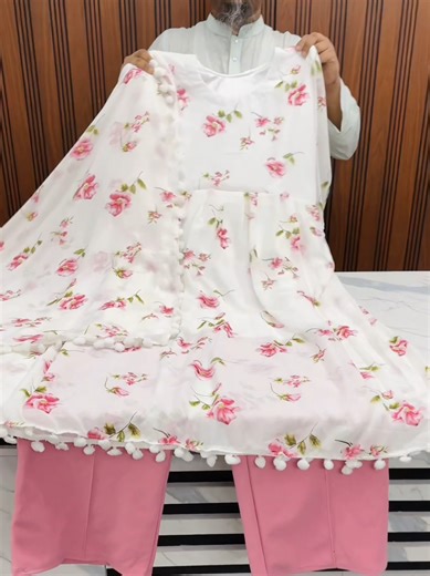 Discover the Hottest Fashion Trends of the Season!