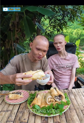 Mukbang cùng hai anh em 😋😋😋 #phepmaucuocsong☘️🍀 #xuhuongtiktok #phepmaucuocsong #xuhuong #xhuong