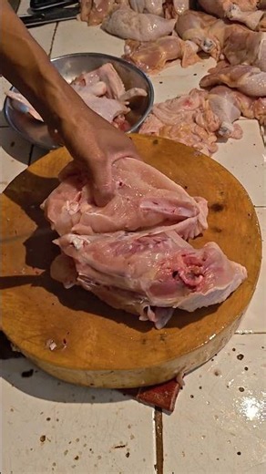 hiw ti debone a whole chicken #cuttingchicken #butcher