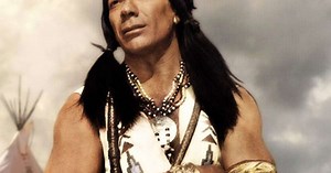 Ed Ames, da série clássica "Daniel Boone", morre aos 95 anos