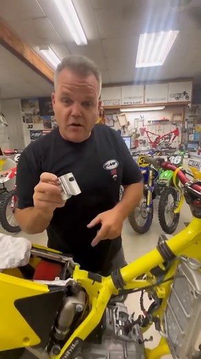 #2stroke piston install tips from @dirtbiketv1 with his #RM125 build. 🔧📝 #reposted @dirtbiketv1 #Repost @dirtbiketv1 —— #2stroke #mx #2strokes #dirtbike #motocross #dirtbikes #suzuki #rm #rm125 #wiseco #wisecopiston #twostroke | Wiseco Powersports