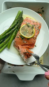 RECIPE: https://feelgoodfoodie.net/recipe/roasted-salmon-in-butter/ Not only is this oven-baked salmon satisfying and delicious, but it’s also a 20-minute meal that’s packed with protein! | Feel Good Foodie