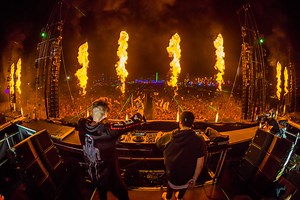 THIS WAS EDC. LONG LIVE DANCE MUSIC. 🎶 Audien & 3LAU - Hot Water > bit.ly/3laudiensong 🎶 Full EDC Set > bit.ly/3laudienedc 🙌 Tour Dates > 3lau.com/#tour | 3LAU