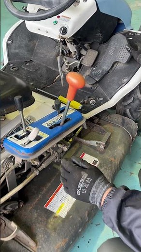 【本日の整備】乗用草刈機のニュートラル調整中です！#草刈機 #乗用草刈機 #整備