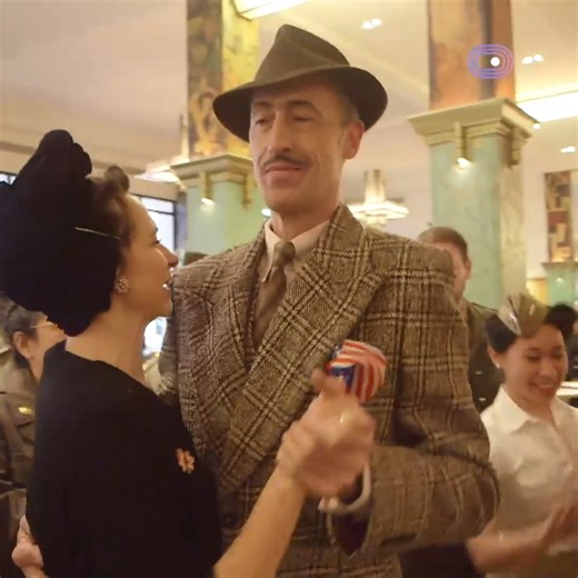 De Picasso à Gainsbourg, la mythique brasserie de Montparnasse a vu défiler les plus grands. Retour sur ce lieu culte devenu l’un des restaurants les plus fous de Paris. | Immersion reportages