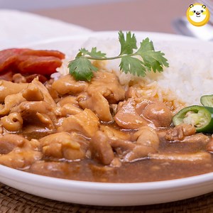 ʕ ˵• ₒ •˵ ʔ-「 ข้าวหน้าไก่ 」 เมนูจานเด็ด จานเดียวโดนใจทุกเพศทุกวัยอย่าง 😋 « ข้าวหน้าไก่ » สูตรของพี่หมีทำตามไม่ยากคร้าบ ไก่ชิ้นโตผสมกับน้ำราดรสชาติกลมกล่อม ราดลงบนข้าวร้อนๆ ทานคู่กับกุนเชียง อื้อหือออ ! จานโปรดของใครรายงานตัวเลย ไม่รอช้า จดสูตรทำตามกันได้เลยคร้าบบ 🤤 ʕ ღ˘⌣˘ღʔ 🐾🐻สูตรคร้าบบบ 🐾 สะโพกไก่(หั่นชิ้น) 400 กรัม อกไก่(หั่นชิ้น) 300 กรัม ซอสหอยนางรม 2 ช้อนโต๊ะ ซอสปรุงรส 2 ช้อนโต๊ะ น้ำตาลทราย 2 ช้อนชา พริกไทยป่น 1 ช้อนชา ซีอิ๊วดำ 1 ช้อนชา เหล้าจีน 1 ช้อนโต๊ะ น้ำมันงา 1 ช้อนโต๊ะ น้ำมันพืช