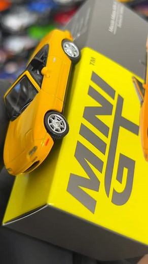 💛 Mini GT Mazda Miata MX-5 – Sunburst Yellow! Lightweight, fun, and timeless — this Mini GT brings the legendary MX-5 spirit to your 1:64 display. A pop of color that screams pure driving joy 🌞 @minigtofficial @dlancars 💬 Comment your favorite Miata color 👇 ❤️ Save this reel 📲 Follow @dlancars for more collector heat 🧲 #reel #reels #minigt #mazda #miata #mx5 #diecast #dlancars #164scale | Dlan Cars
