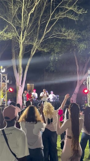 The talent is galore at home🔥. SMU to the world💙🤍🧡 @LLOYISO #singer #performance #smu #freshers #tiktok