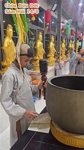 June 14th, Year of the Horse: The Sangha and Buddhists of Buu Duc Pagoda hold a periodic Repentan...