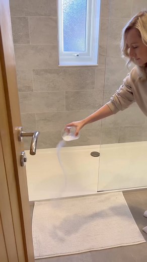 Save this to come back to these hacks! They will make cleaning your bathroom so much quicker! 🙌🏼 because let’s be honest no one enjoys cleaning the bathroom do they! Products used:✨ Viakal and sonic scrubber for the drains ✨Flash speed mop with wet pad to clean the walls and shower tray in between deeper cleans - using the country garden edition ones here by @mrshinchhome - LOVE! 😍✨ White vinegar in a bag to descale the tap. Leave it to soak for 10 minutes before scrubbing away the built up l