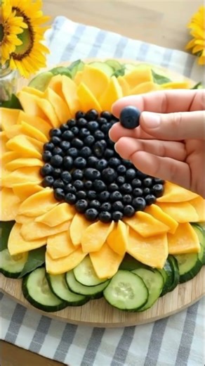 Sunflower Fruit Platter #snacks #fruit #fruitsalad #fruits